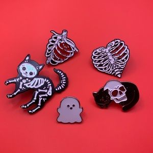 Spooky creatures pins 🩸